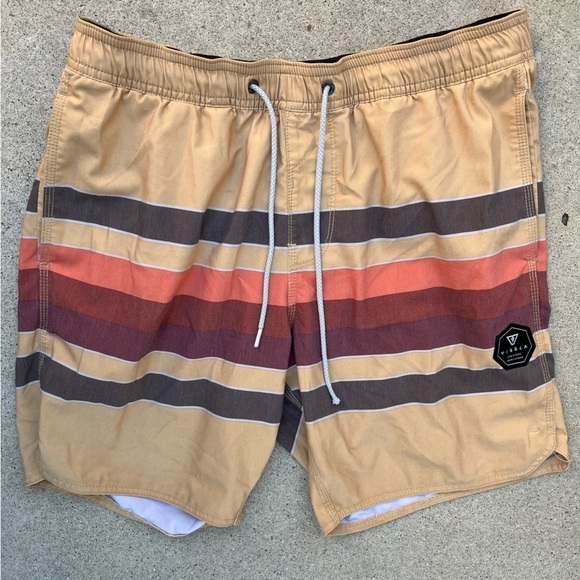 Men's Vissla Board Shorts Multicolor Colorblock M Striped Beach Surf Swim Sun - Picture 1 of 11